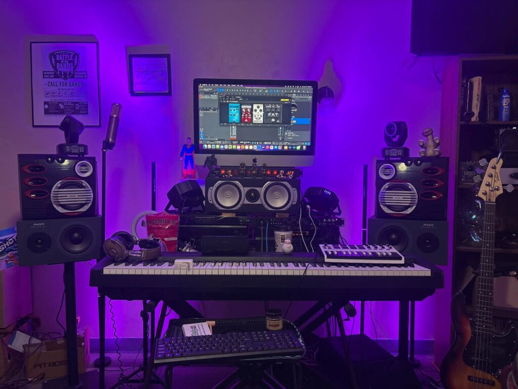 Dreamy LED Glow Studio Room Ideas16