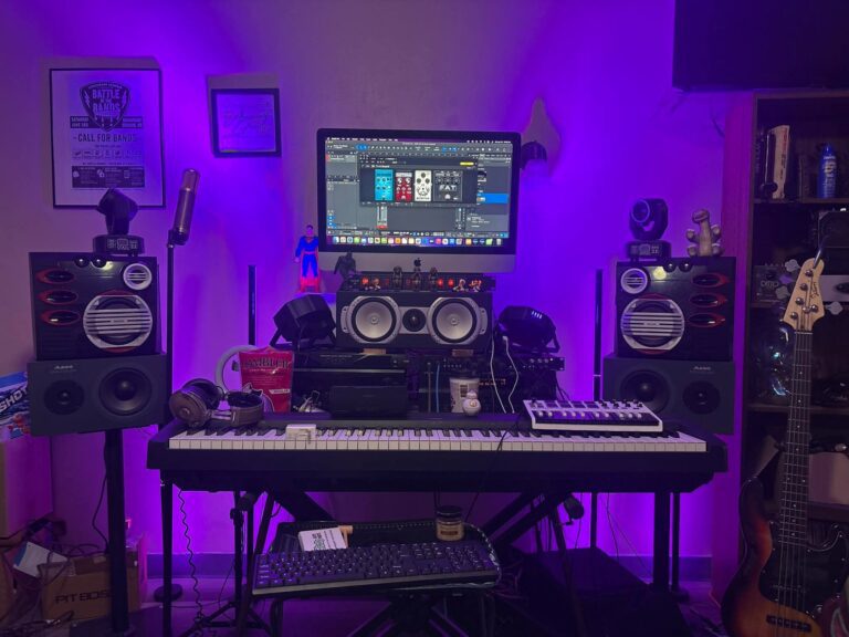 Dreamy LED Glow Studio Room Ideas16