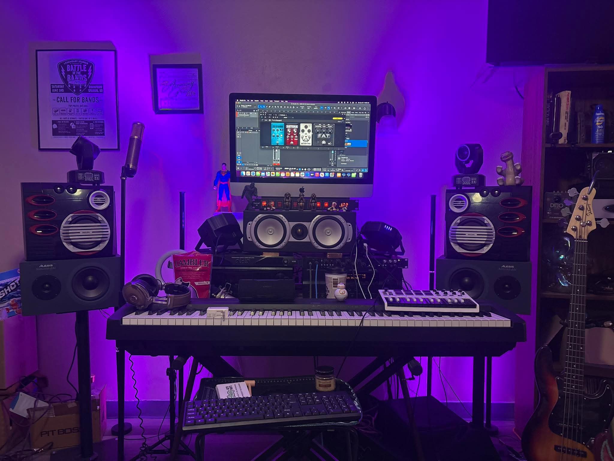 Dreamy LED Glow Studio Room Ideas16