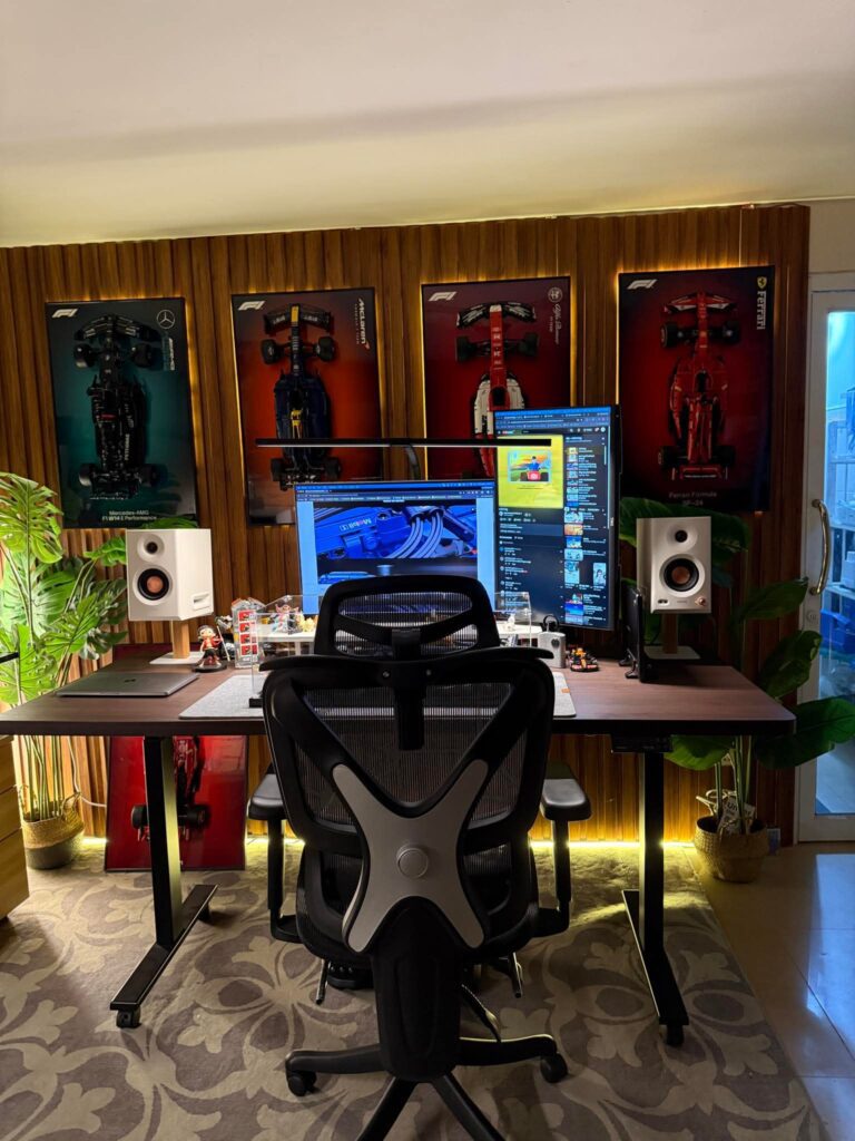 Dreamy LED Glow Studio Room Ideas19
