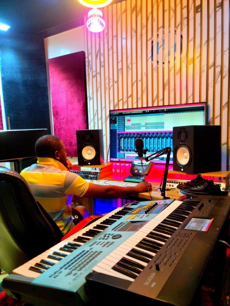Dreamy LED Glow Studio Room Ideas24