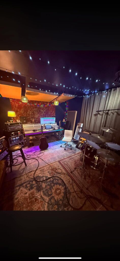 Dreamy LED Glow Studio Room Ideas9