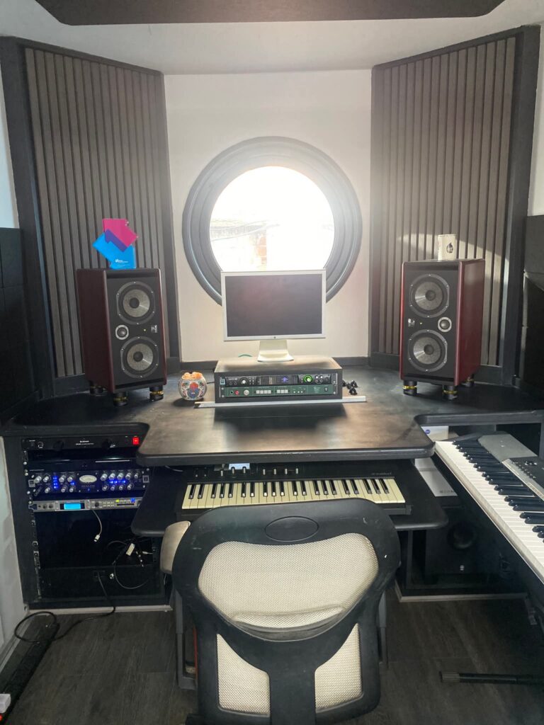 Modern Home Music Studio Ideas For Women 15