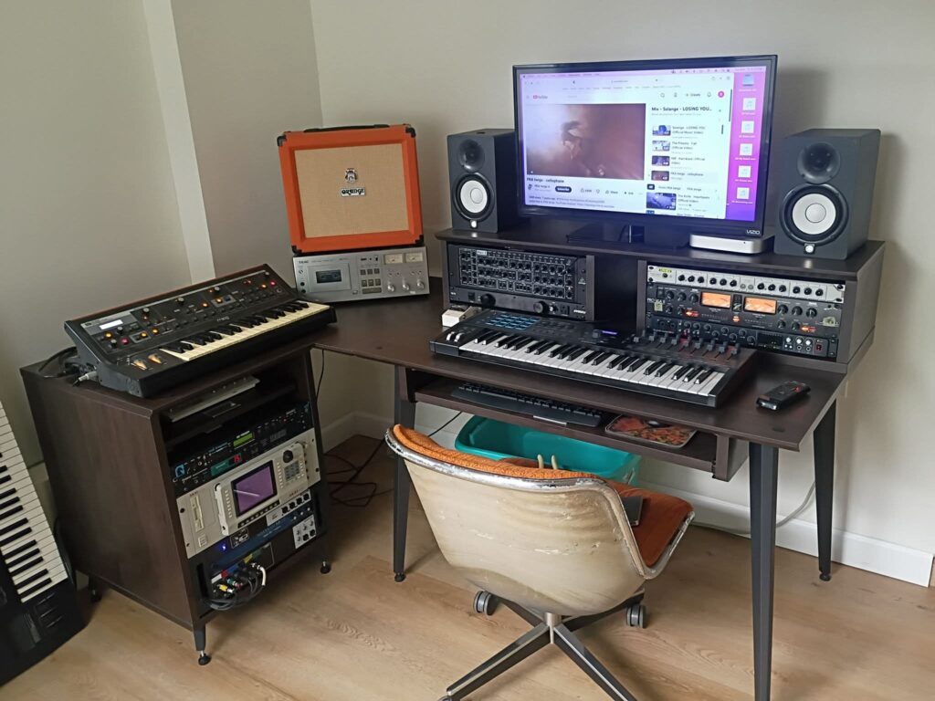 Japandi Recording Studio Designs30