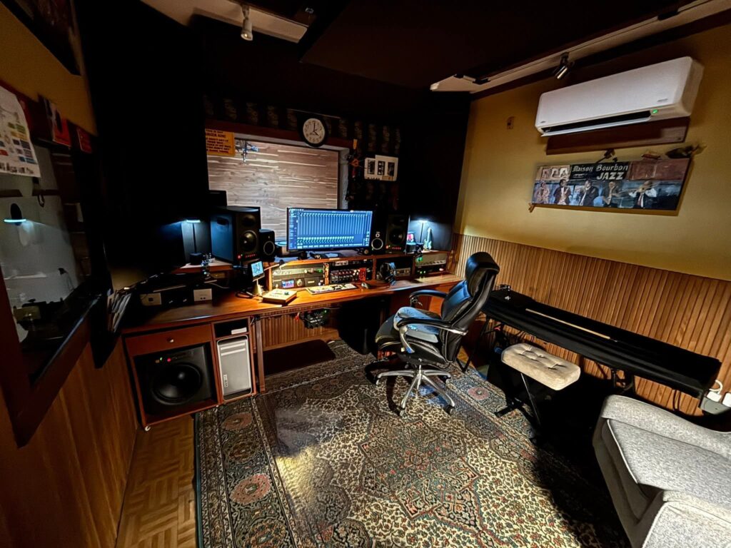 Lofi maximalist home studio design