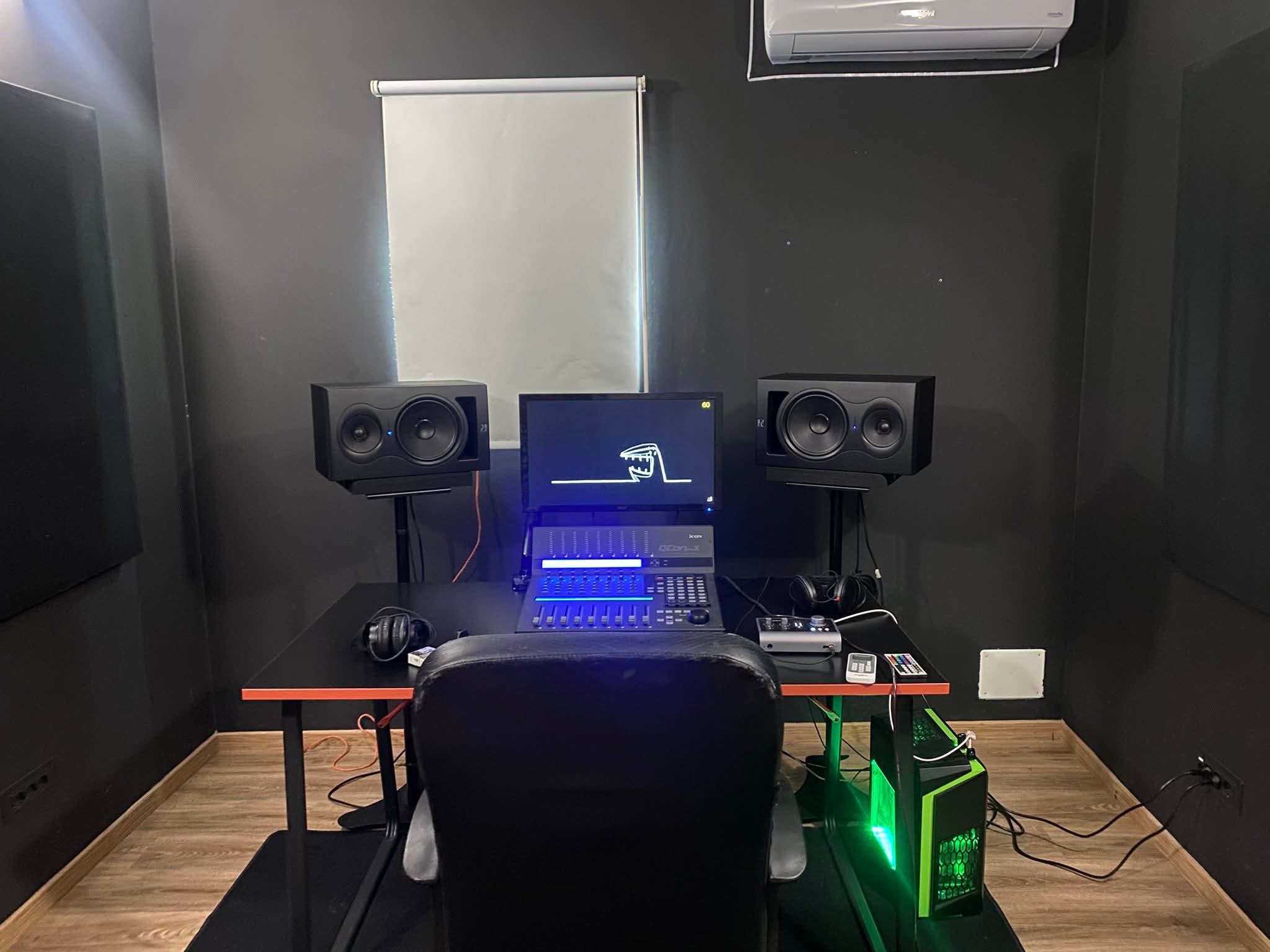 Industrial Home Music Studio Designs8